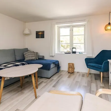 Idyllic Thatched Retreat-by Traum * Gedser