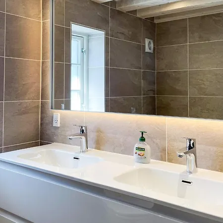 Idyllic Thatched Retreat-by Traum Vakantiehuis Gedser