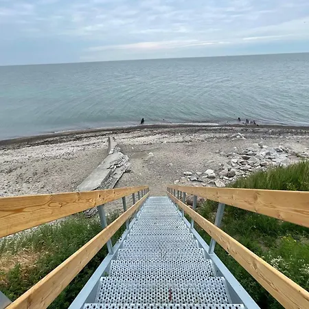 Vakantiehuis Idyllic Thatched Retreat-by Traum