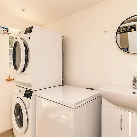 Idyllic Thatched Retreat-by Traum Vakantiehuis *