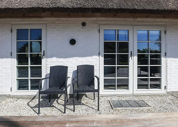 Idyllic Thatched Retreat-by Traum Nyaraló
